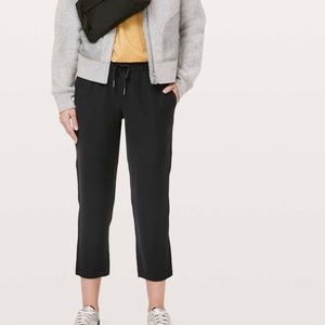 On the fly crop (woven) 23 black nwt